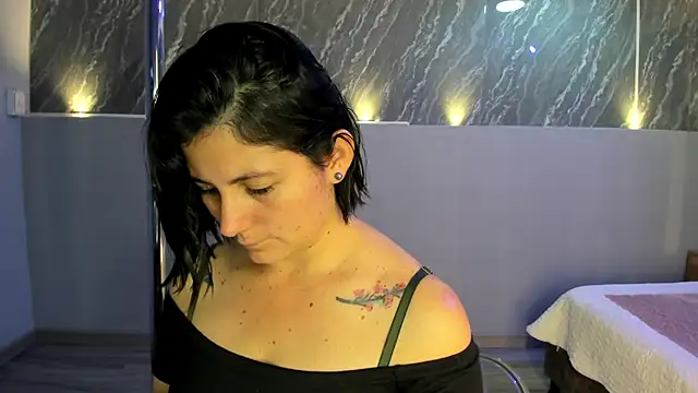 SarahDeyvis online show from February 6, 2025, 2:04 pm