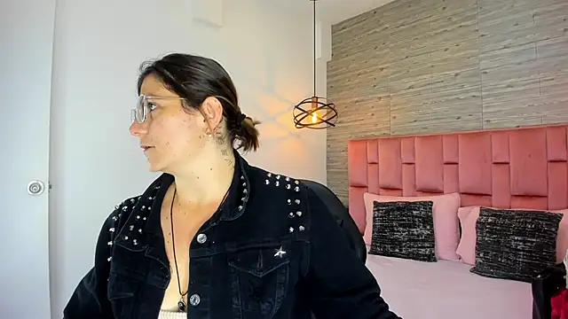 SarahDeyvis online show from September 8, 2025, 2:27 pm