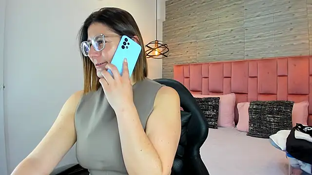 SarahDeyvis online show from September 10, 2025, 6:08 pm