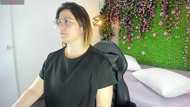 SarahDeyvis online show from January 16, 2026, 3:38 pm