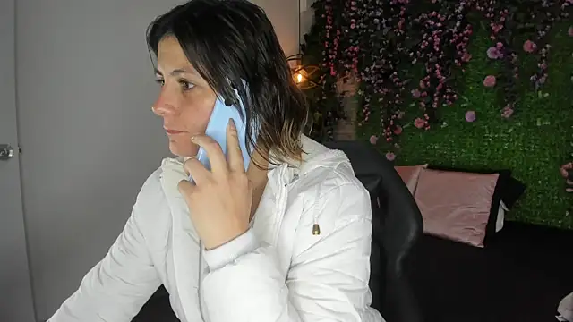 SarahDeyvis online show from February 16, 2026, 1:07 pm