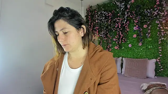 SarahDeyvis online show from February 23, 2026, 2:03 pm