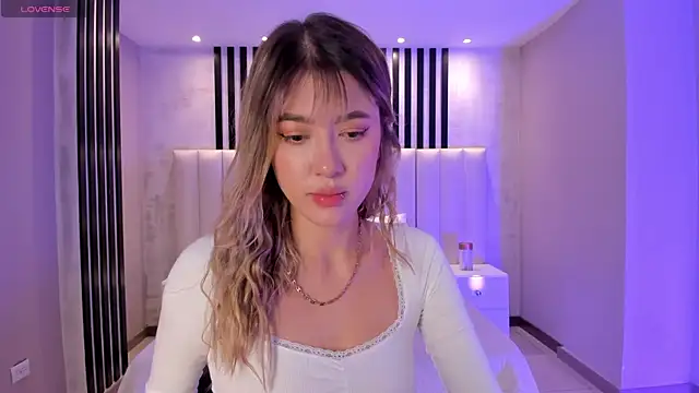 EveBensonX online show from February 15, 2025, 12:22 pm