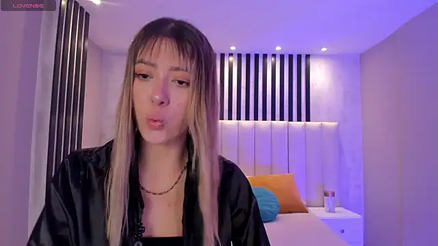 EveBensonX online show from February 17, 2025, 12:16 pm