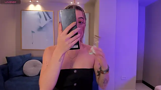 EveBensonX online show from March 1, 2025, 12:45 pm