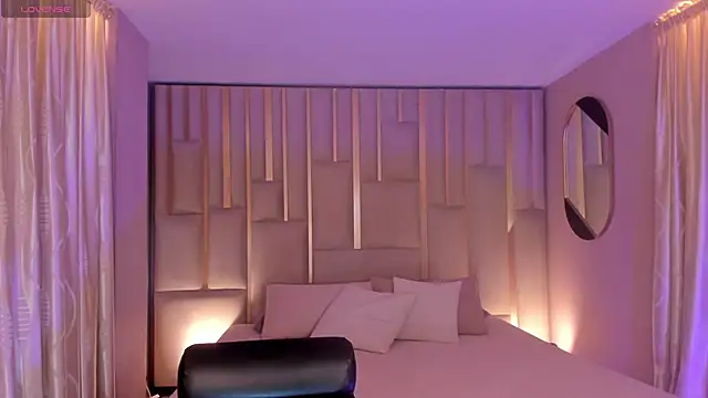 EveBensonX online show from November 9, 2025, 9:24 pm