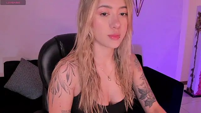 EveBensonX online show from November 30, 2025, 12:20 pm