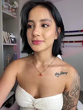 Snapshot of Ale_Lewis chatting on December 13, 2024, 9:41 pm Ale Lewis online show from December 13, 2024, 9:41 pm