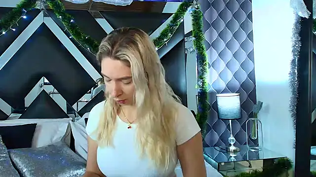 victoriaa lee  online show from December 7, 2024, 7:21 pm