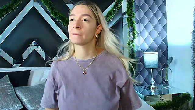 victoriaa lee  online show from December 9, 2024, 7:29 pm