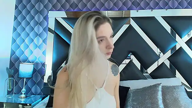 victoriaa lee  online show from January 22, 2025, 9:54 pm