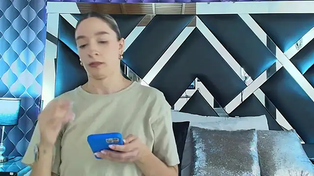 victoriaa lee  online show from January 28, 2025, 9:08 pm