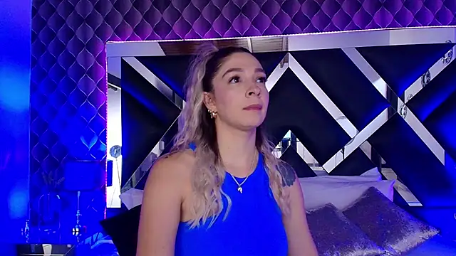 victoriaa lee  online show from September 12, 2025, 8:09 pm