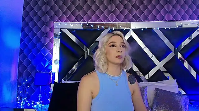 victoriaa lee  online show from March 6, 2026, 8:49 pm