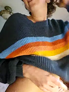 mossy kiss online show from September 29, 2025, 3:28 pm