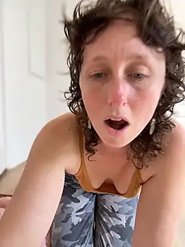 mossy kiss online show from March 31, 2026, 6:41 pm