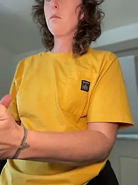 mossy kiss online show from April 9, 2026, 6:46 pm