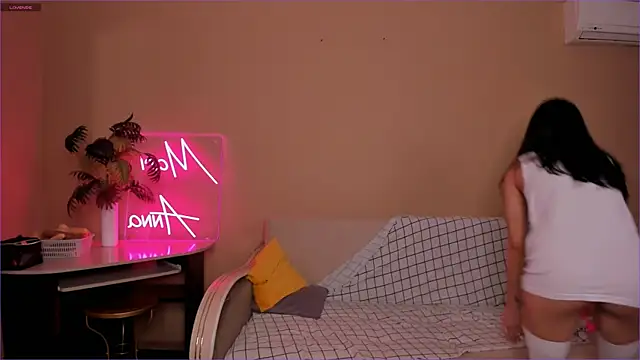 Snapshot of Mari___Anna chatting on March 21, 2025, 9:34 am Mari Anna online show from March 21, 2025, 9:34 am