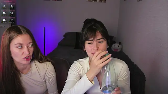 Snapshot of Mari___Anna chatting on October 24, 2025, 4:42 am Mari Anna online show from October 24, 2025, 4:42 am