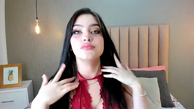 Alexa Thaylor  online show from February 6, 2025, 1:32 pm