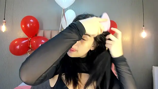 Alexa Thaylor  online show from February 19, 2025, 2:23 pm