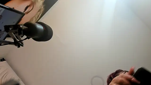 sarita loven online show from April 23, 2026, 4:35 am