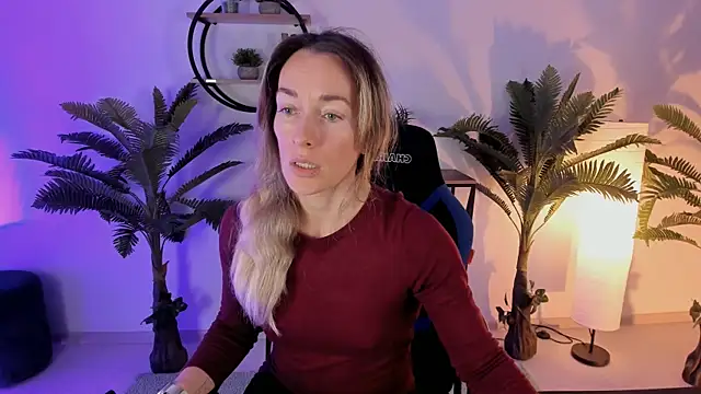 RebeccaMartinez online show from December 28, 2024, 7:00 am