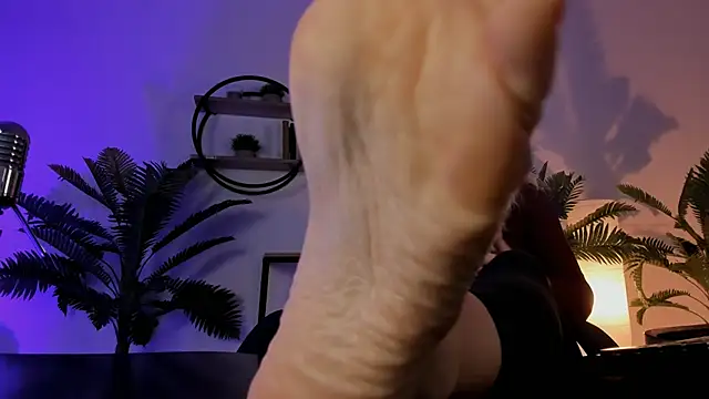 RebeccaMartinez online show from December 28, 2024, 1:38 pm