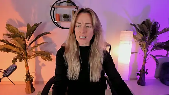 RebeccaMartinez online show from January 31, 2025, 9:59 am