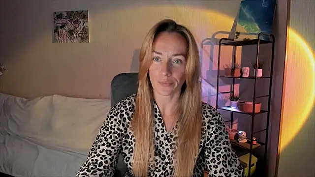 RebeccaMartinez online show from September 26, 2025, 7:56 am