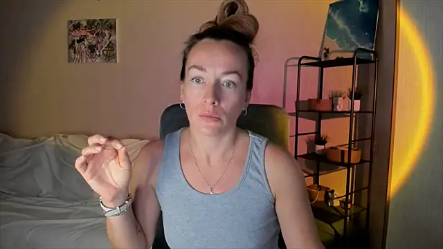 RebeccaMartinez online show from October 6, 2025, 10:45 am