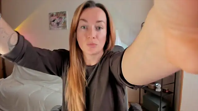 RebeccaMartinez online show from October 31, 2025, 8:04 am