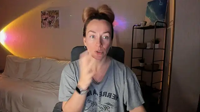 RebeccaMartinez online show from November 8, 2025, 10:48 am