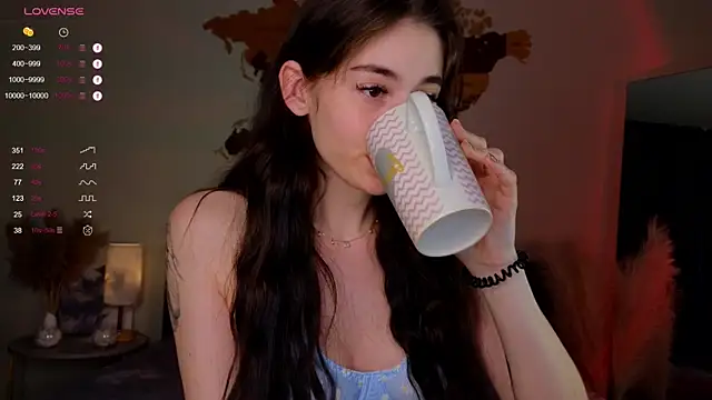 AuroraMari online show from March 4, 2025, 5:32 am