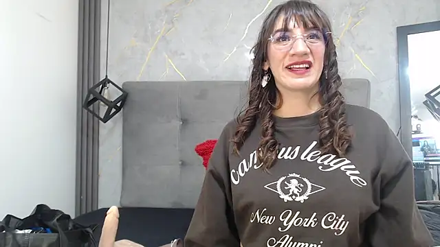 JessiDovee online show from July 15, 2026, 8:03 pm