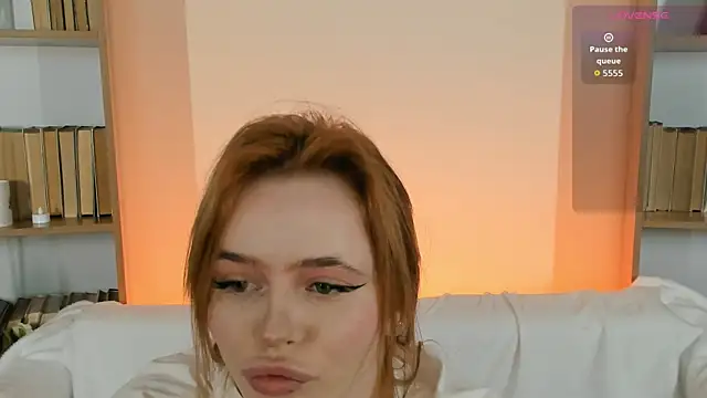 Phoenix Margo online show from November 5, 2025, 3:39 am