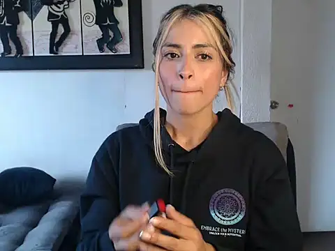 Liamiler01  online show from February 7, 2025, 6:24 pm