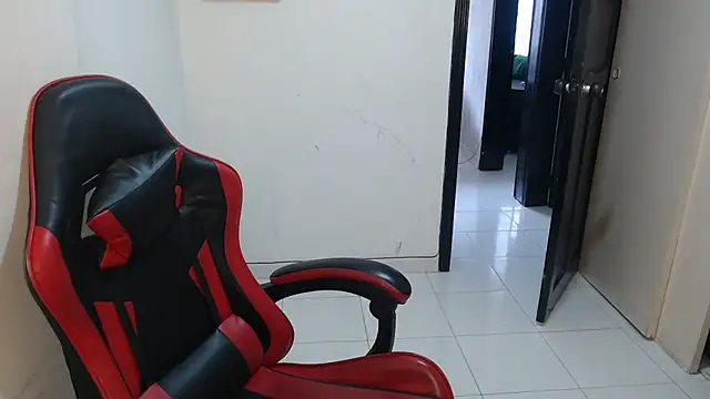 Liamiler01  online show from November 26, 2025, 2:18 pm