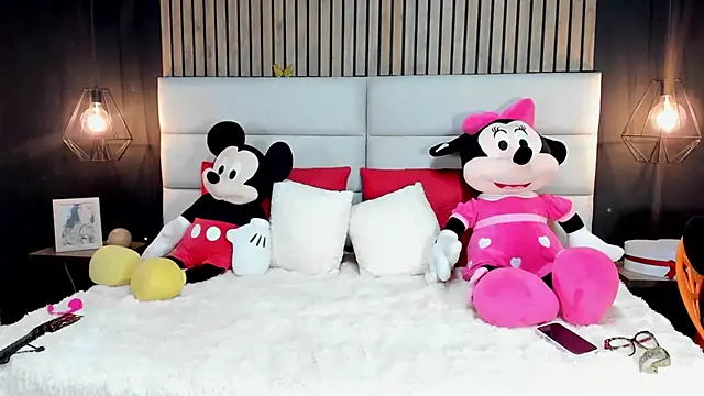 NiicolleMiller online show from March 3, 2025, 11:11 am