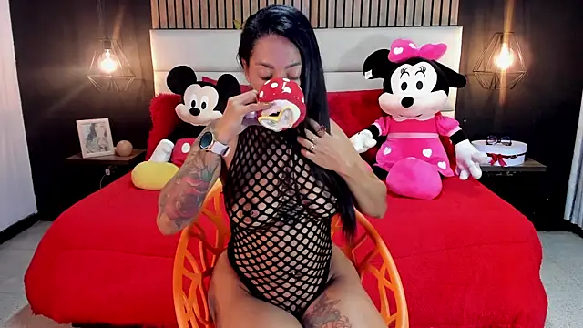 NiicolleMiller online show from March 12, 2025, 4:02 pm