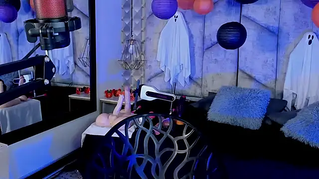 NiicolleMiller online show from October 27, 2025, 11:31 pm