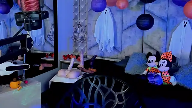 NiicolleMiller online show from October 28, 2025, 11:36 am