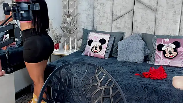 NiicolleMiller online show from November 17, 2025, 3:40 pm