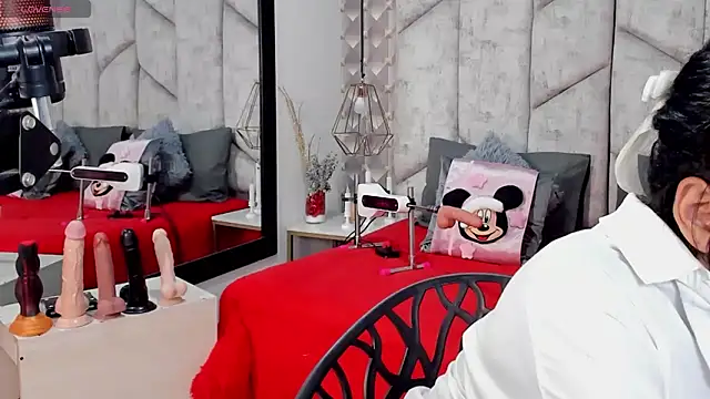 NiicolleMiller online show from November 26, 2025, 6:09 pm