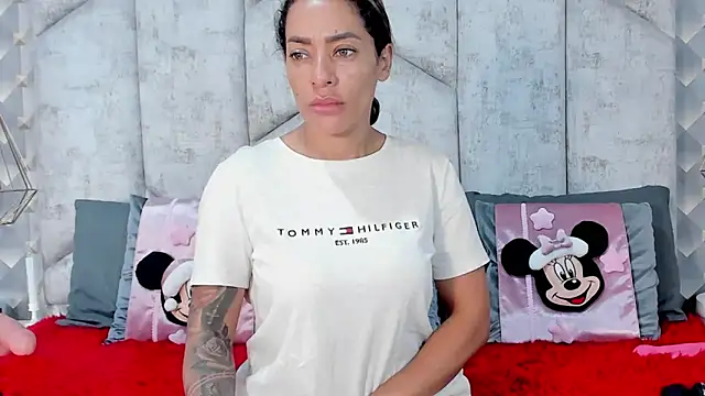 NiicolleMiller online show from December 4, 2025, 12:58 pm