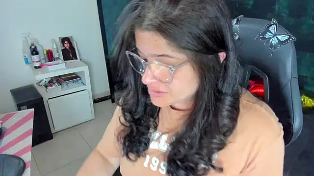 BellaFlaming online show from January 6, 2025, 11:51 am