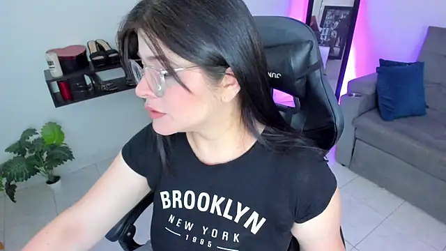 BellaFlaming online show from September 20, 2025, 11:11 am