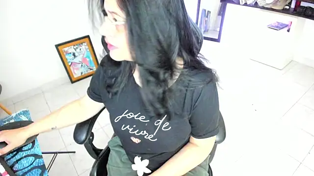 BellaFlaming online show from April 18, 2026, 10:52 am