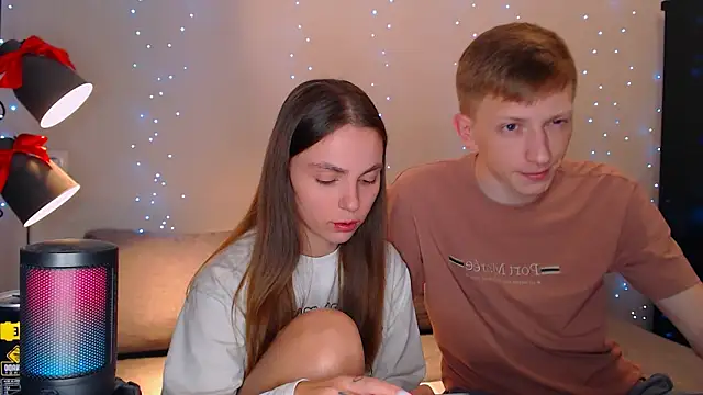 juliaanddima online show from February 13, 2025, 10:00 pm