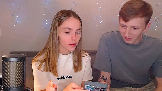 juliaanddima online show from March 19, 2025, 10:09 pm